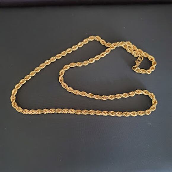 Monet Gold Tone Twisted Rope Necklace 22 Inches Long Excellent Condition - Picture 6 of 6